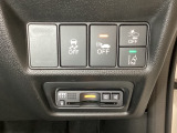Hondaセンシング用の、VSA(ABS+TCS+横滑り抑制)解除と路外逸脱抑制機能などのオンオフスイッチはハンドルの右側に装備。その下にETCがついています。高速道路の料金所の通過も楽々です。