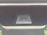 【ホンダセンシング】走行中に前方の車両等を認識し、衝突しそうな時は警報とブレーキで衝突回避と被害軽減をアシスト。より安全にドライブをお楽しみいただけます。