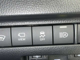 オートマチックハイビームとは、先行車や対向車のライトを認識し、ハイビームとロービームを自動で切り替える機能です。夜道の視界を確保します。詳細は販売店スタッフまでおたずねください。