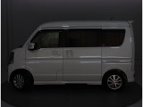 ワイドな後席スライドドアで、買い物袋からキャンプギアまで積み込み楽々!