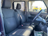 運転席周辺画像です。シート切れ・破れもなくシートの状態は良好です♪