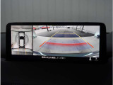 【360&deg;ビュー・モニター】専用カメラにより上から見下ろしたような視点で360度クルマの周囲を確認することができます。駐車が苦手な方でも縦列駐車や幅寄せ時に活躍してくれます。