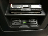 ETC車載機が収納されています。