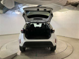 バックドアを上げた状態です。シートを倒せば荷室のスペースが広くなります!用途に合わせて快適な室内を!