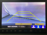 バックでの車庫入れも安心です!リアカメラが付いているバックモニター付のナビを装備しております。操作線もついており距離感も画面から確認できます。