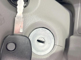 【キーレス】少し離れた場所からでもボタン一つでドアの開錠・施錠ができるのでとっても便利!ドアの鍵穴周りに傷をつけることもありません♪