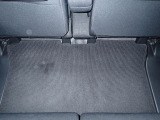 リアシートも足元が広々しています。足元が狭い車は乗っていても疲れますよね・・・これだけ広ければ後部座席の方も大満足!皆様で楽しいドライブを!