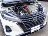 納車以降、お車のメンテナンスは自宅近所の日産サービス拠点にて承ります。専門の教育を受けたサービスフロント&メカニックが無料1ヶ月点検から法定/車検整備、万一の故障・不具合の修理まで全て担当いたします。