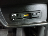 ETC付。高速道路の料金所はキャッシュレスで通過です。サービスエリア等にあるスマートインターの出入りも利用可能でとっても便利。ご納車後すぐにお使い頂けるようセットアップしてのお渡しとなります。