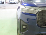LEDヘッドライトは、点灯の瞬間から光量を発揮し、突然暗くなるトンネルなどでの安定感を高めます。