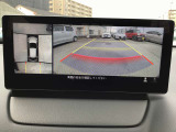 360&deg;ビューモニターでは前後左右4つのカメラ映像をさまざまな走行状況に応じて切り替えてセンターディスプレイに表示することで、駐車時や狭い道でのすれ違い時、見通しの悪い交差点進入時でも安心感を高めます