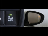 隣車線を走る車両をレーダーで検知し、ドアミラーでは確認しにくい後側方エリアに存在する車両に加え、急接近してくる車両も検知します。車両を検知するとドアミラーに搭載されたLEDインジケーターが点灯します。