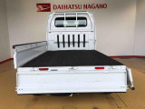 荷台アオリは3方向開き!フラットな荷台で効率よく荷物を積み降ろし出来ます!