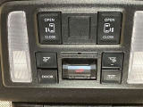 両側パワースライドドア付きだから、狭い駐車スペースなどでの 乗り降りラクラク!小さなお子さまのいるご家庭には嬉しい装備。