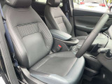 ゆったりと運転できる大きなシート☆キズやシミの無いキレイな運転席です♪◇