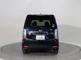 Nシリーズは、HONDA独自のセンターレイアウト燃料タンクで、重量バランスも良く、フロアがとても広く使えるので、見た目以上の車内空間を実現しています。