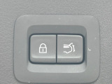 【パワーバックドア】スマートキーや運転席のボタンを押すだけでリアゲートが自動で開閉します!荷物を持っている時や、高い位置にあるバックドアを閉める際に便利な機能です♪