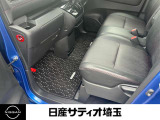助手席も広く、スムーズに乗り降りいただけます!