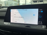 タッチパネルで直感的に操作可能なナビです。日本語表記で表示も見やすくなっており、フラットなガラス画面でお手入れも簡単です。