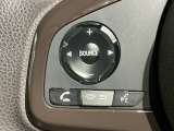 ステアリングにオーディオ操作スイッチが付いています。オーディオ画面に直接タッチしなくても操作が出来ますので、運転に集中できます。