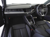 Audiのインテリアはエクステリア同様、優れたデザイン性とクオリティ、そして機能性を兼ね備えております。