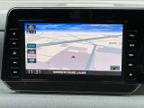 日産純正メモリーナビ(MJ321D-W)装備、NissanConnectサービス対応、オペレーター通話や音声対話検索、スマホアプリと連動などに対応した高機能ナビ