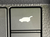 【パワーバックドア】スマートキーや運転席のボタンを押すだけでリアゲートが自動で開閉します!荷物を持っている時や、高い位置にあるバックドアを閉める際に便利な機能です♪