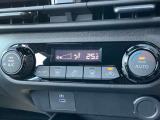 オートエアコンは、温度や風量を自動で調整してくれるため、運転に集中でき、疲労軽減にもつながります。また、車内の温度を一定に保つことで、結露やカビの発生を防ぐ効果もあります。