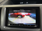 ガイドライン機能付きのリアカメラが装備されておりますので、後退時にとても便利です。