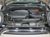 1.5リッター直列3気筒ターボエンジンは振動が少なく心地よい重低音が車内に響き運転を盛り上げます。