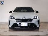 【キドニーグリル】BMWは約90年もの間、ほぼ全ての車両にひと目でBMWだと分かるこの特徴的なフロントグリルが備えられ、デザイン・アイコンとして親しまれてきました。