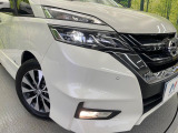 【LEDヘッドライト】悪天候や夜間走行時も良好な視界を確保し安心して運転できる高輝度LEDヘッドライトを装備!点灯速度が早く、消費電力も抑えられています。