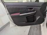 パワーウィンドウのスイッチですよ。運転席に居ながら窓を開け閉めのコントロールできます。