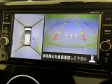 後方の見える安心をお届けするバックガイドモニター付:バックするときのアシストラインもあって楽々バック!車庫入れや縦列駐車をサポートし、苦手な駐車も安心です!今やもう手放せない装備ですネ♪