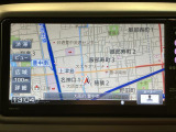 ダイハツ純正ナビゲーションを装備しています☆TVは画像がきれいなフルセグになっていてスマホに入っている音楽もBluetoothで繋いで楽しんでいただけます☆