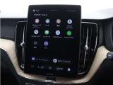 音声操作のGoogleアシスタントが音声コマンドを実行してくれます。通話発信やメッセージ送信、目的地の設定、車内温度の変更、音楽の選択、オンライン情報の検索、接続された家電の操作等、様々な操作が可能。