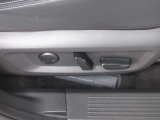 運転席パワーシートスイッチです。