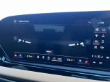 エクステリアライトの照明を自分好みにカスタマイズできます。一目見てAudiだとわかるフロントマスクは、そのアイデンティティを継承しながらも新たなデザインへと昇華されています。