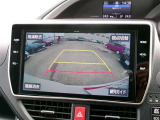 バックモニター付きですので、日常の駐車はもちろん、人や障害物などを映像で確認できるので安心です!(補助装置になりますので、目視でもご確認ください)