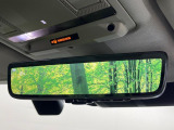 ClearSightインテリアリアビューミラー『ルーフの上に取り付けられたカメラによって車内の積載状況に関係なく後方視界を確保できます。夜間でも鮮明に投影されます。』