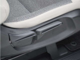 ◆シートハイトアジャスター◆運転席を上下に高さ調節ができます!運転ポジションを体格に合わせてシート調整できます。