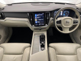 V60 クロスカントリーB5 Pro入庫です!高品質スピーカーやパワーシートなど快適装備盛りだくさん♪もちろんボルボが世界に誇る安全機能も多数装備されております。
