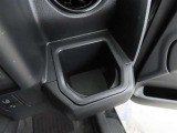 運転席にカップホルダーを装備しております。