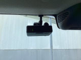 【別途SDカードの購入が必要です。また社外品は保証対象外となります。】運転中の映像・音声などを記録して、交通事故やトラブルが起きた時の正確な状況把握に役立つドライブレコーダーが装着されています。