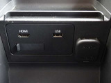 HDMI端子やUSBポート、12Vソケットを備えたメディア接続ハブ!スマホの充電や動画・音楽の再生に対応し、ドライブ中のエンタメ環境を充実。多様な機器をスマートに接続できる利便性の高い装備です。