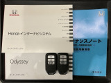 スマートキーは鍵をバッグに入れたままでもドアロックの開閉やエンジンのON・OFFができます。夜間や雨の日も鍵を探さなくて良いので便利です。