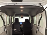 コンテナ型の室内空間はスペースをムダなく使い、たくさんの荷物を積む事が可能です。
