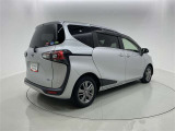 全国トヨタディーラーの中でも数少ない、トヨタ認定検査員が1台ずつ内外装をチェック。