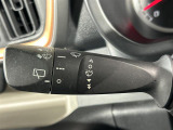 【オートワイパー(AUTO)】雨が降り出した時に、雨滴検出用センサー(レインセンサー)が雨滴を感知すると、自動でワイパーが動作します。