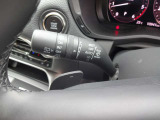 パドルシフトでスポーティな運転も可能です。オートワイパーも付いています